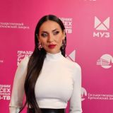 Певица Алсу появилась на премии в бриллиантах по цене квартиры в Москве