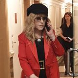 Уехавшая Пугачева продолжает зарабатывать на россиянах