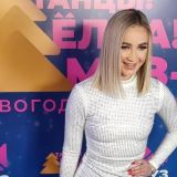 Намекнувшая о беременности Бузова покинула Россию