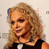 Отдавшая деньги мошенникам Долина накинулась с обвинениями на покупательницу