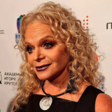 Долина твердо решила оставаться на сцене после скандала с квартирой: Не сделала ничего плохого