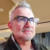 66-летний Дибров перестал скрывать связь с многодетной матерью на закрытой вечеринке