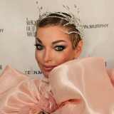 Уставшая от потребительского отношения к себе Волочкова отмечает юбилей без дочери