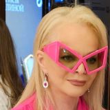 Лариса Долина обратилась к сдающим билеты поклонникам с пламенной речью: Очень дорожу вами!