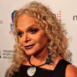 Скандал с квартирой помог Ларисе Долиной увеличить аудиторию слушателей в разы